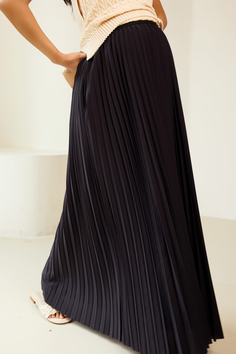 Black Maxi Pleated Skirt