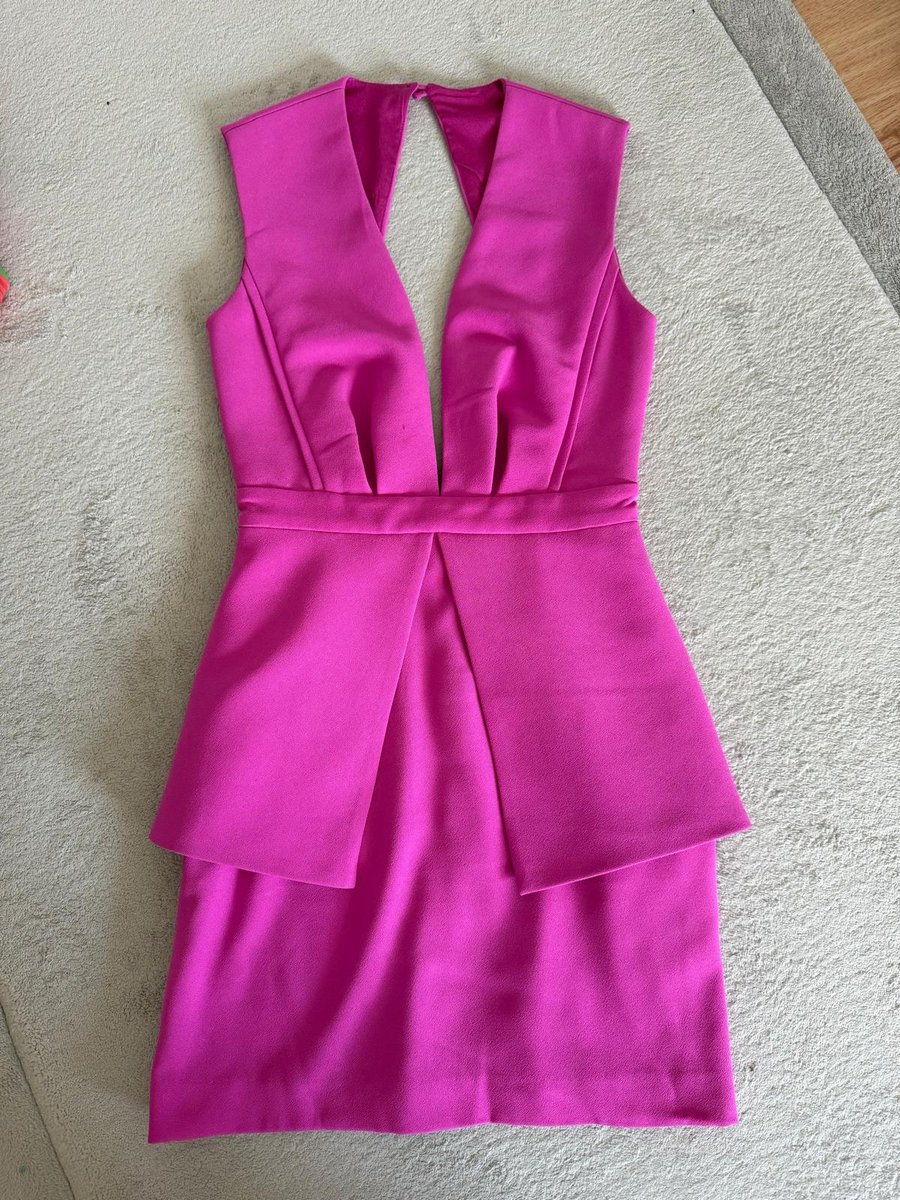 Finders Keepers Fuscia V neck dress size XS