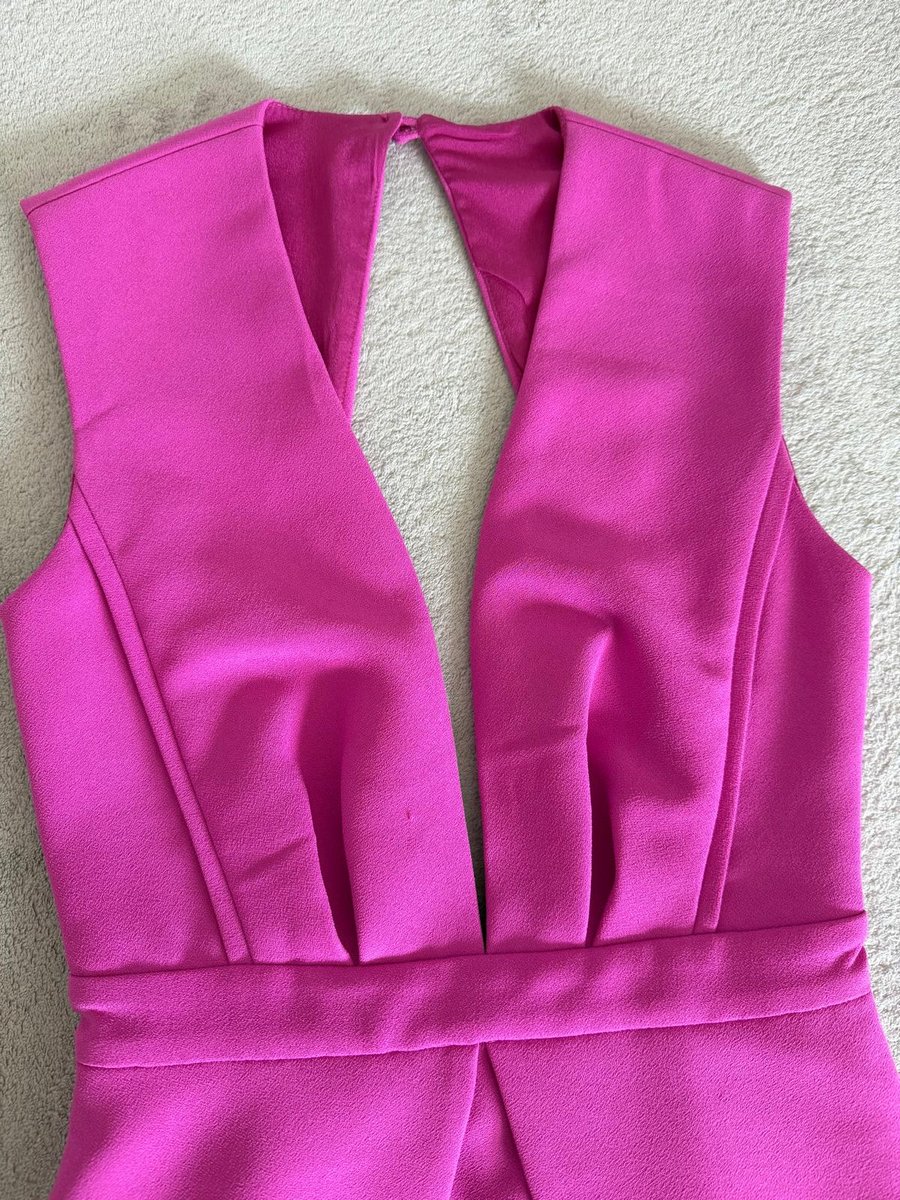Finders Keepers Fuscia V neck dress size XS