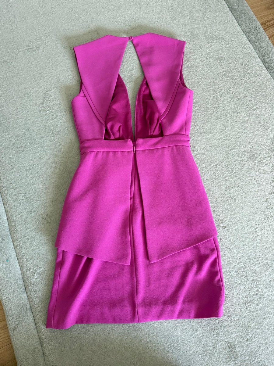 Finders Keepers Fuscia V neck dress size XS